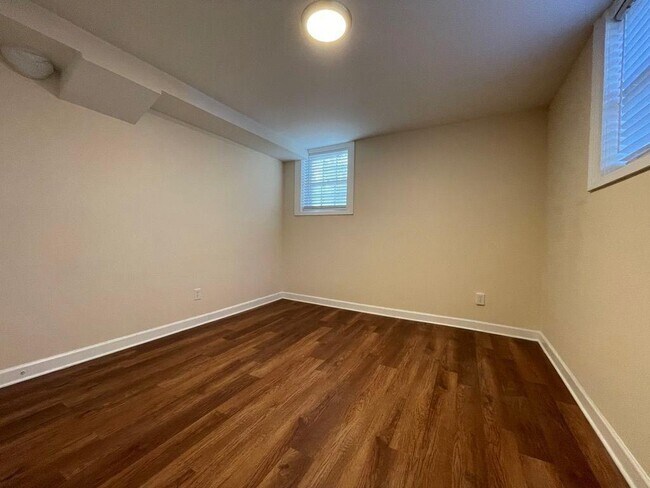 Building Photo - 2106 Pawnee Dr SE