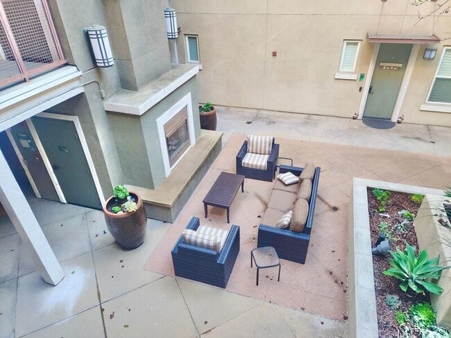 Building Photo - 12842 Palm St