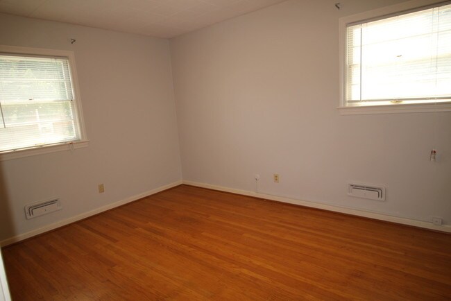 Building Photo - Two bedroom apartment in Clifton Heights