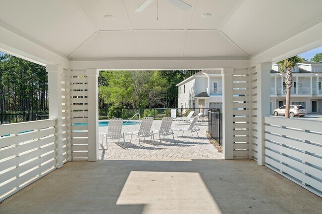 Building Photo - 232 Kara Lake Dr