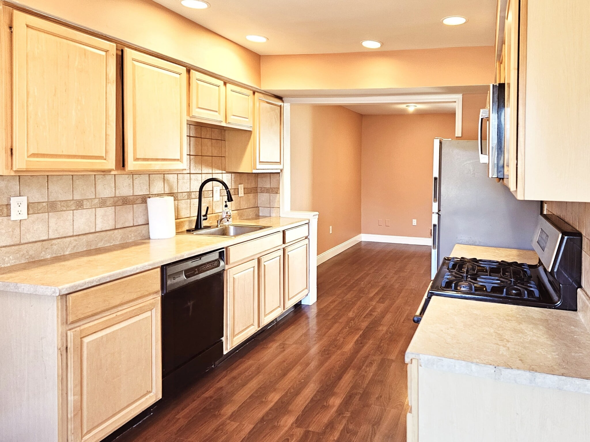 Building Photo - 37 Anderson Ct