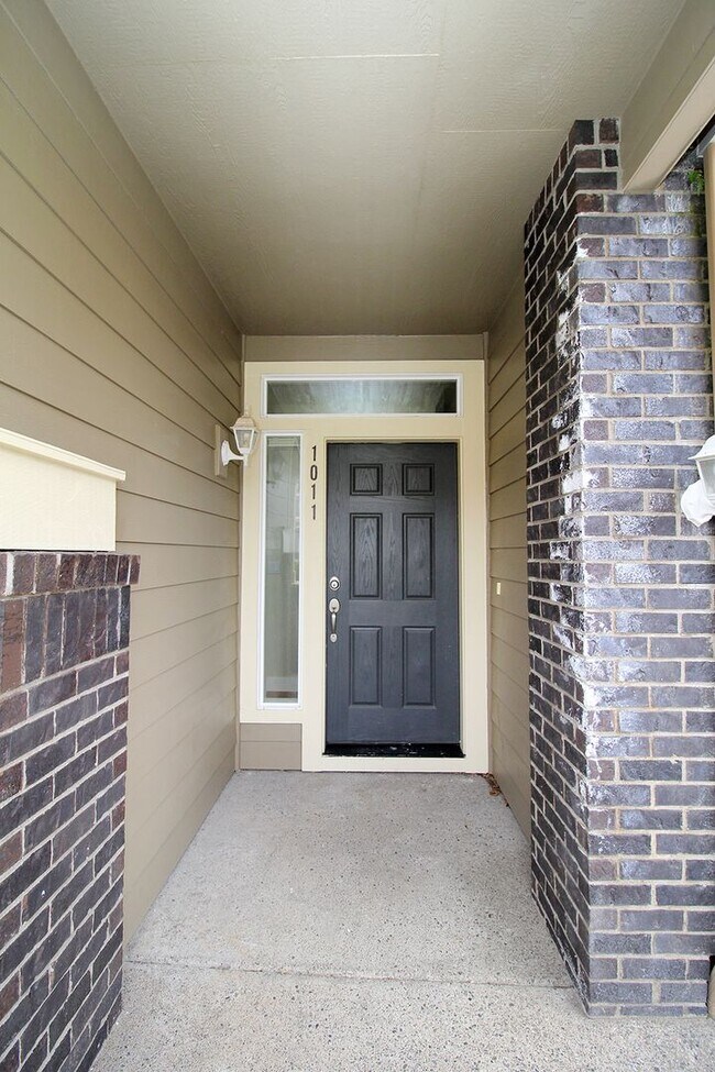 Building Photo - Spectacular Newer Construction Troutdale H...