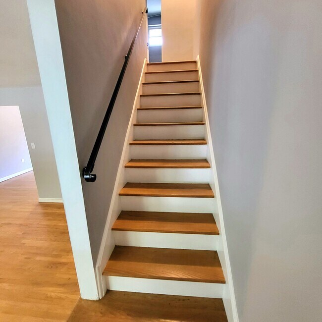 Building Photo - 549 Cumberland Rd