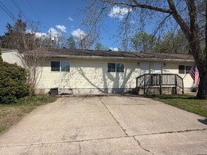 Building Photo - 2BR Duplex