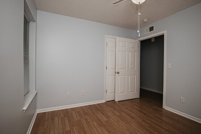 Building Photo - Charming 3 bed, 2 bath Mt. Pleasant Rental