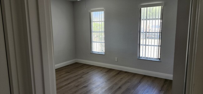 Building Photo - 1666 Sabal Palm Dr