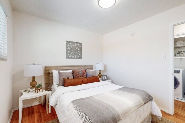 Building Photo - **Great Home** 3 Bed | 2 Bath | NE Heights | Quiet Neighborhood, Prime Location