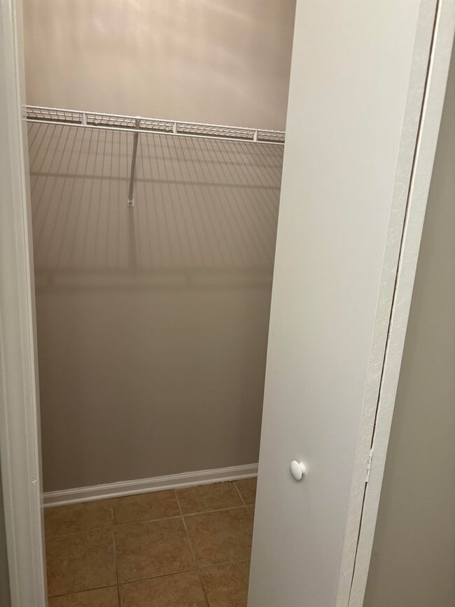 Building Photo - 2-Bedroom, 2-Bathroom Condo with Balcony, ...