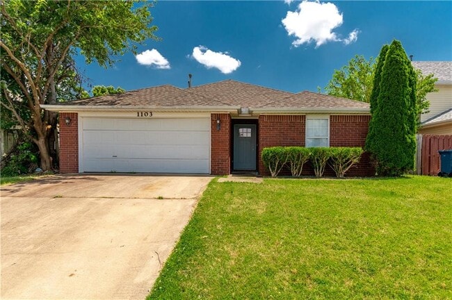 Building Photo - 1103 SW Apache Dr