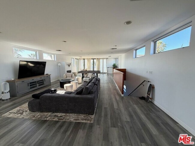 Building Photo - 46 Rose Ave