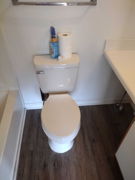 Toilet - 1221 University Ct