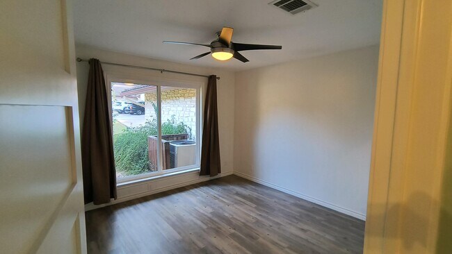 Building Photo - 3617 Doe Trl