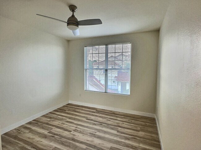 Building Photo - 8555 W Russell Rd