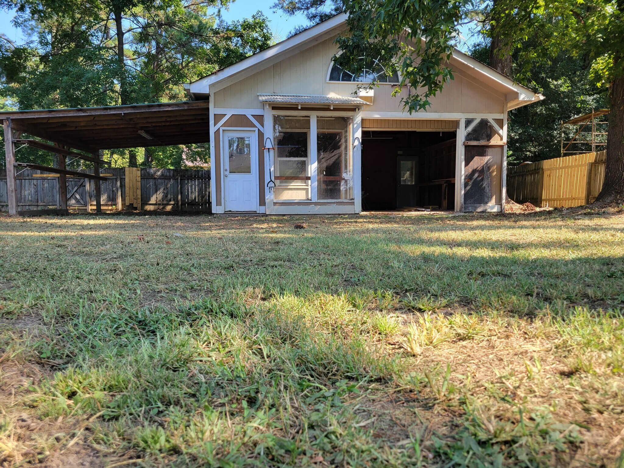 Workshop - 18 Brown Dr SW