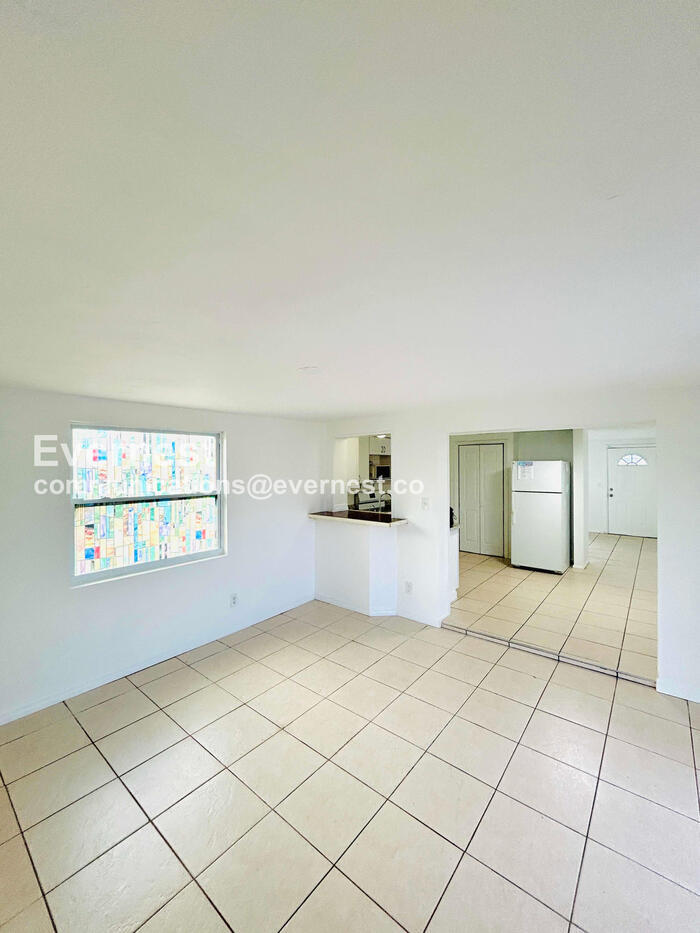 Building Photo - 3749 Beechwood Dr