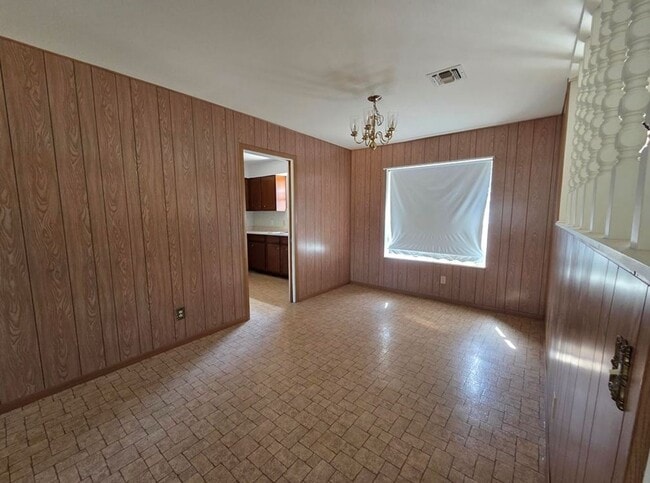 Building Photo - FOR LEASE!!