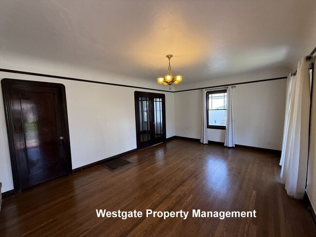 Building Photo - Darling Mediterranean-style 2/1 cottage in West Petaluma - 626 E Street