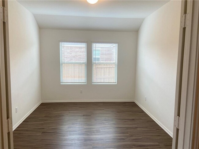 Building Photo - 1420 Chad Dr