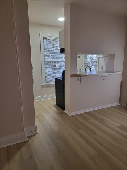 Building Photo - 119 E Mt Airy Ave