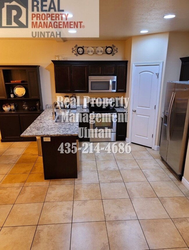 Building Photo - Beautiful 3 bed 2.5 bath Split Mountain Condo.