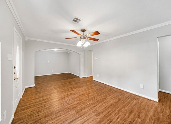 Building Photo - 1411 Pleasantville Dr