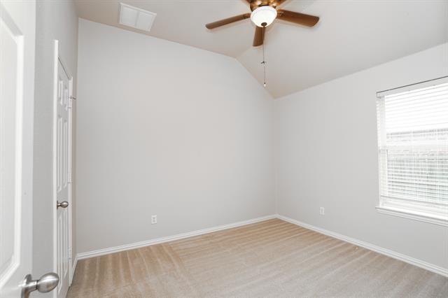 Building Photo - 1424 Canary Dr