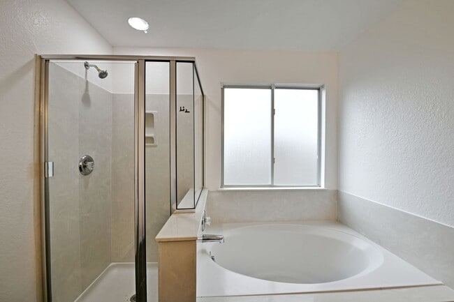 Building Photo - 5 bed | 3 bath | Corner lot | Fully remode...