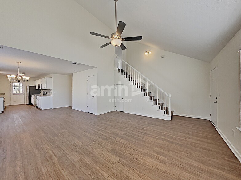 Building Photo - 626 Mable Dr
