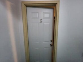 Building Photo - UPPER: 1 Bedroom Apartment in a quiet building.