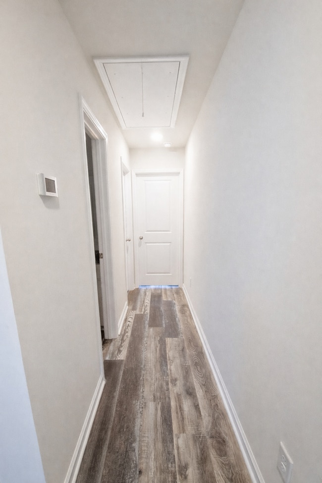 Building Photo - COMING SOON: 3BR Townhome • Full Kitchen • Garage + Driveway