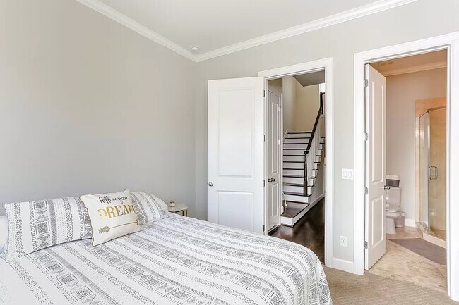 Building Photo - 5309 Blossom St