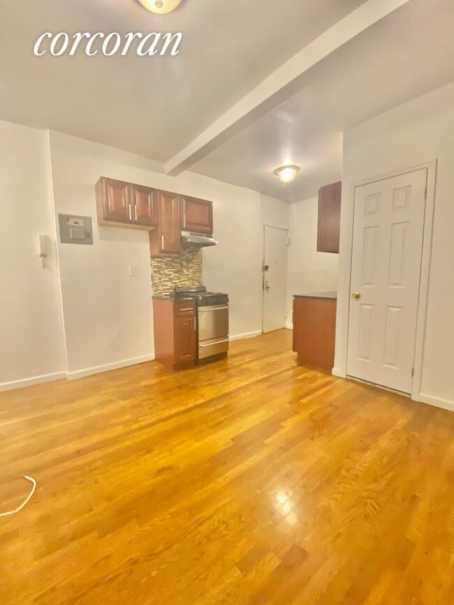 Building Photo - 413 E 70th St