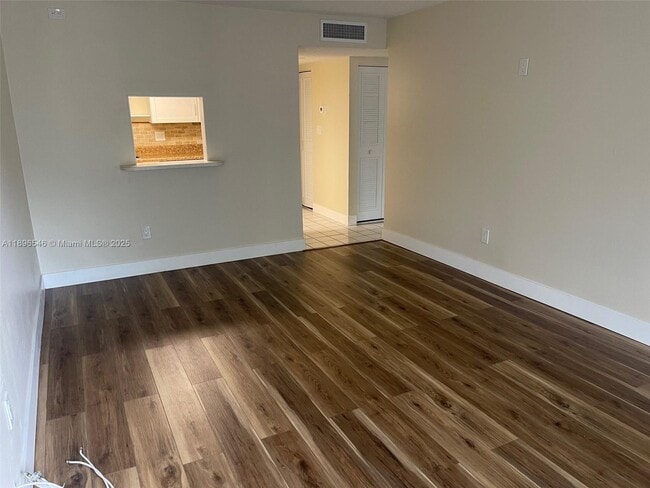 Building Photo - 14221 N Kendall Dr