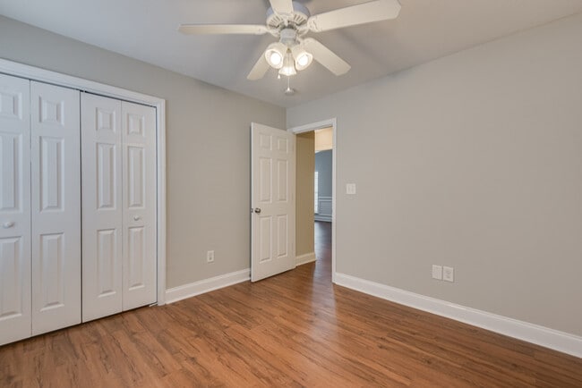 Building Photo - 2037 Dundee Way