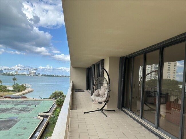 Building Photo - 11113 Biscayne Blvd