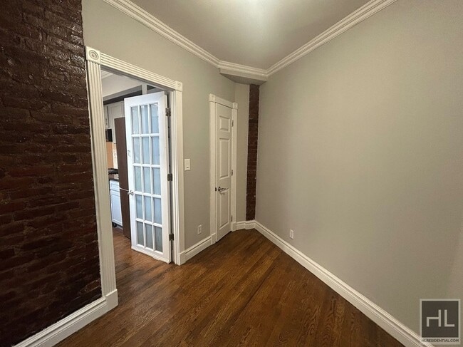 Building Photo - 410 E 13th St