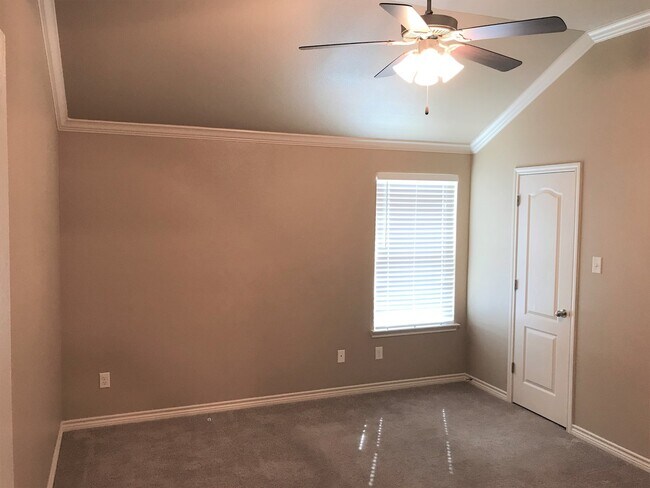 Building Photo - Beautiful 2 bed/2 bath near Fort Hood near Clear Creek in Killeen!