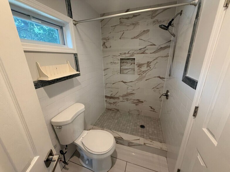 Building Photo - 10 Dunstan Dr