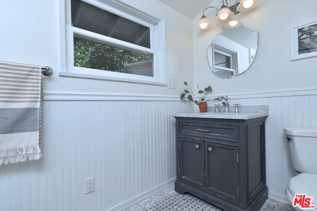 Building Photo - 14017 Valley Vista Blvd