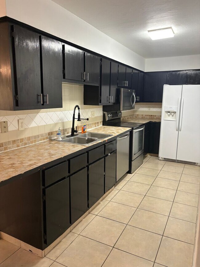 Building Photo - 1015 SW 48th Terrace