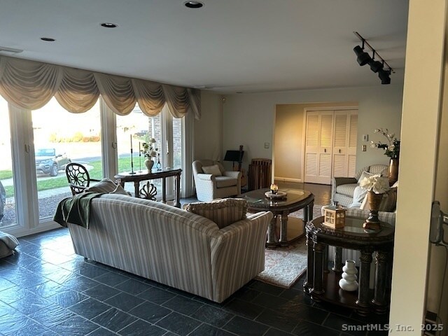 Building Photo - 24 Colonial Dr