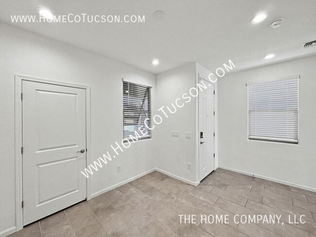 Building Photo - 10348 E Silver Slate Pl