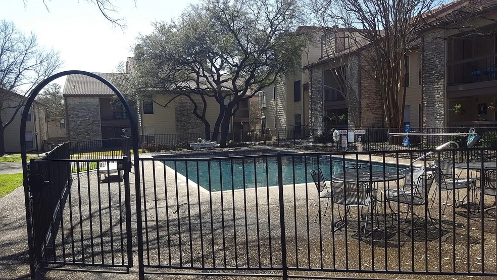 Building Photo - 8600 Fathom Cir