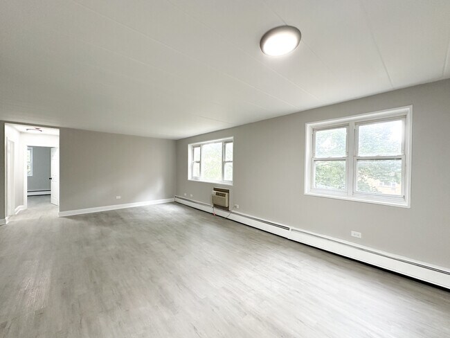 Building Photo - 2035 W Granville Ave