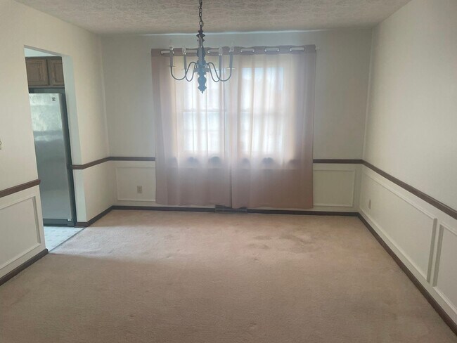 Building Photo - 6225 Willowcrest Dr