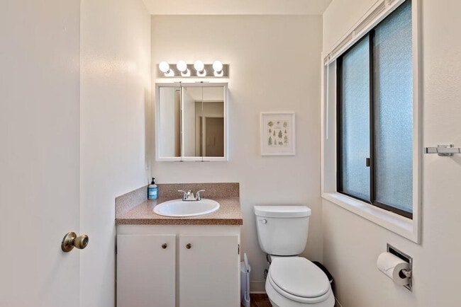 Building Photo - 6630 SW Capitol Hwy