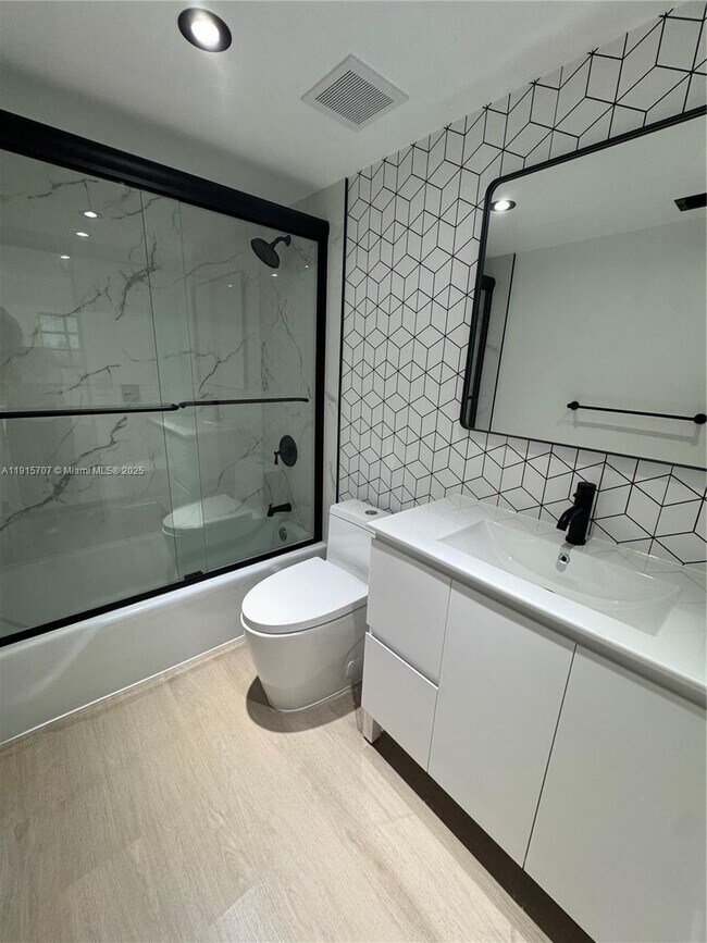 Building Photo - 1701 Washington St