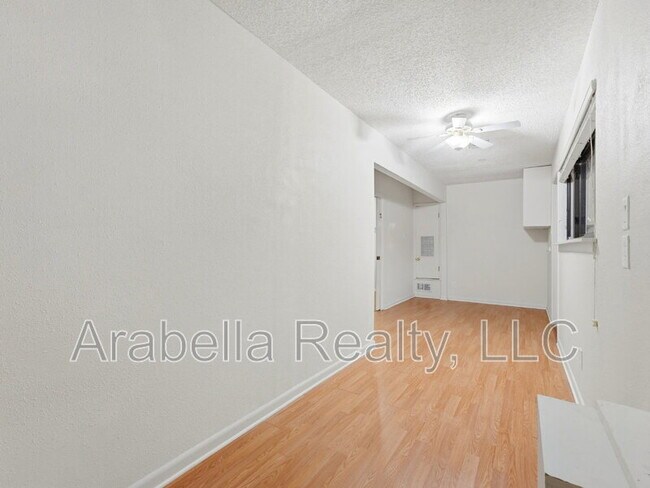Building Photo - 8607 Norwich Dr