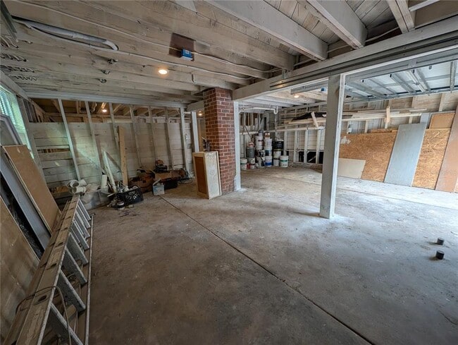 Building Photo - 985 8th Ave S