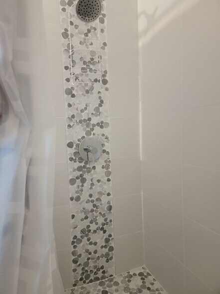 Building Photo - 2056 Sunset Point Rd